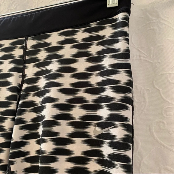 NWOT Nike Leggings - Picture 4 of 8